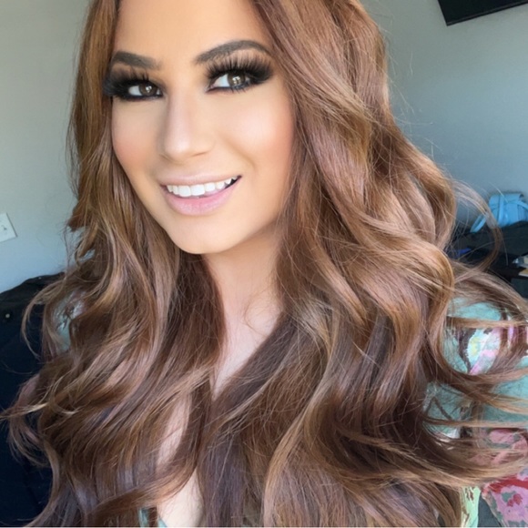 Meet your Posher, Danytza - Picture 1 of 1